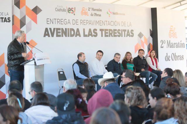 005 ENTREGAN MIGUEL RIQUELME Y CHEMA FRAUSTRO RECARPETEODEL BULEVAR TERESITAS-1