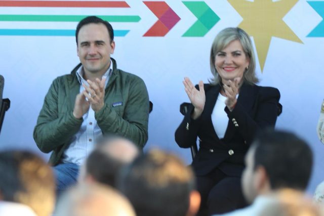 001 EN EQUIPO CON NORMA TREVIÑO