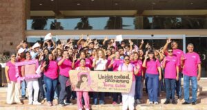 Forman Lazo Rosa Humano en la UAdeC Unidad Laguna por la Lucha Contra el Cáncer de Mama