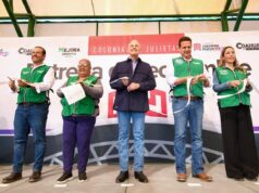 Román Alberto Cepeda González entrega techumbre y la rehabilitación de la plaza en Las Julietas