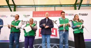 Román Alberto Cepeda González entrega techumbre y la rehabilitación de la plaza en Las Julietas