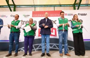 Román Alberto Cepeda González entrega techumbre y la rehabilitación de la plaza en Las Julietas