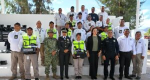 ENTREGA SUSY TORRECILLAS UNIFORMES A ELEMENTOS OPERATIVOS EN LERDO