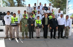 ENTREGA SUSY TORRECILLAS UNIFORMES A ELEMENTOS OPERATIVOS EN LERDO