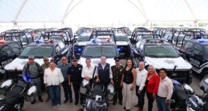 SUSY TORRECILLAS RECIBE PATRULLAS Y EQUIPAMIENTO DE SEGURIDAD POR PARTE DEL GOBERNADOR