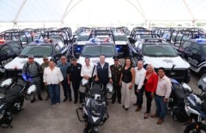 SUSY TORRECILLAS RECIBE PATRULLAS Y EQUIPAMIENTO DE SEGURIDAD POR PARTE DEL GOBERNADOR
