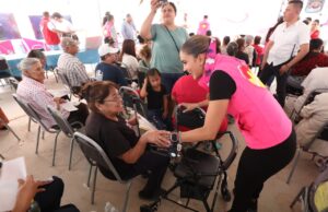 Con la Ruta de la Salud, Marisol Rosso lleva atención médica gratuita a familias afectadas por lluvias en La Laguna