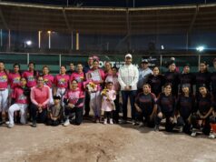 RECONOCEN A SOBREVIVIENTE DE CÁNCER DE MAMA EN ENCUENTRO DE SOFTBOL EN TORREÓN